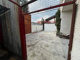 Amplia Bodega/Almacén de 705.00 m? (o 725.00 m? aprox.) con Altura de 3-5m y �reas Comunes