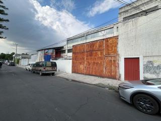 Amplia Bodega/Almacén de 705.00 m? (o 725.00 m? aprox.) con Altura de 3-5m y �reas Comunes