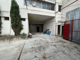 Amplia Bodega/Almacén de 705.00 m? (o 725.00 m? aprox.) con Altura de 3-5m y �reas Comunes