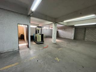 Amplia Bodega/Almacén de 705.00 m? (o 725.00 m? aprox.) con Altura de 3-5m y �reas Comunes