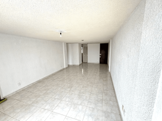 Departamento en Venta en Paseo de los Laureles: 2 Recámaras y Balcón