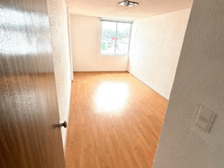 Departamento en Venta en Paseo de los Laureles: 2 Recámaras y Balcón