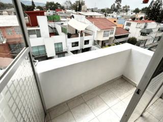 Departamento en Venta en Paseo de los Laureles: 2 Recámaras y Balcón