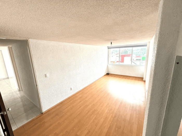 Departamento en Venta en Paseo de los Laureles: 2 Recámaras y Balcón