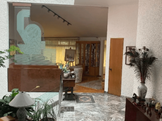 Casa en Venta: 5 Recámaras y Jardín en Paseo de Las Lomas, Santa Fe