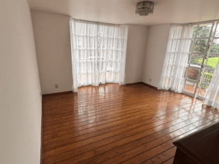 Casa Amplia e Iluminada con Jardín en Club de Golf México - Venta