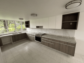 Casa Amplia e Iluminada con Jardín en Club de Golf México - Venta