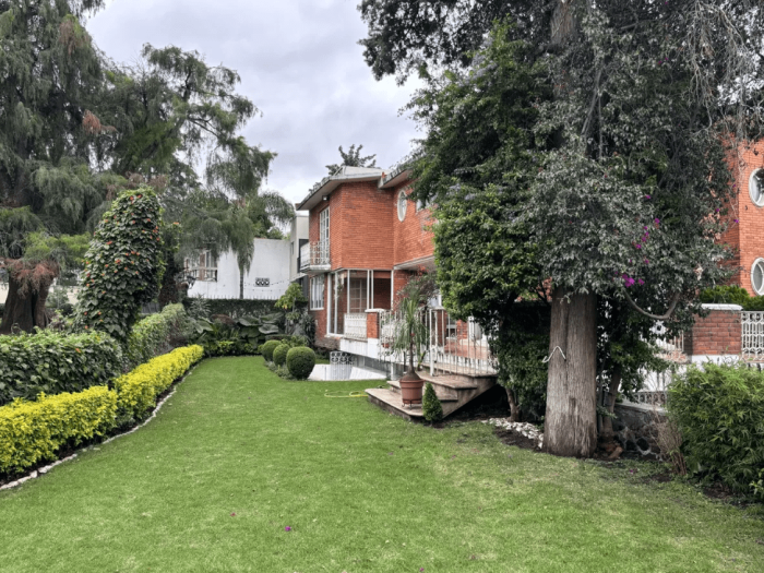 Casa Amplia e Iluminada con Jardín en Club de Golf México - Venta