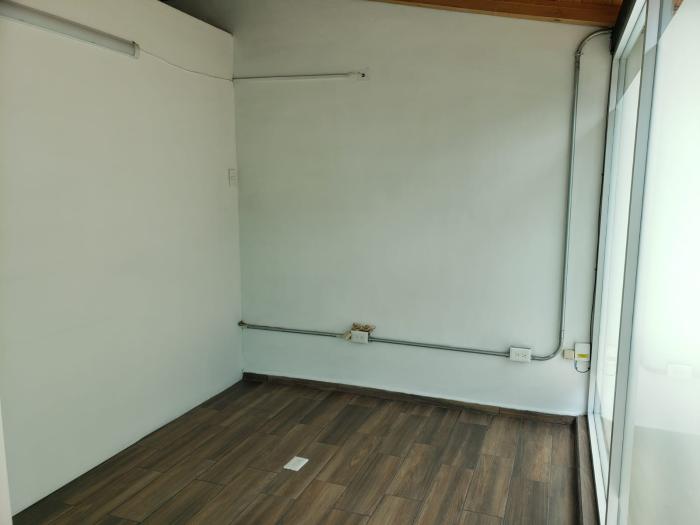 Renta de Oficina en Taxqueña Spot.5 de 7m2. 
